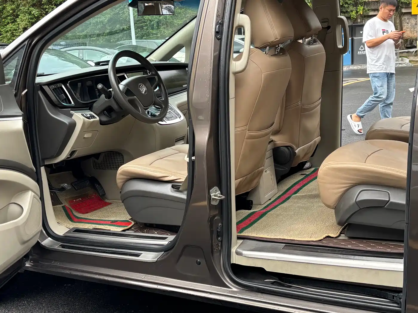 Buick GL8 2011 2.4L CT Luxury Business Comfort Edition фото 9