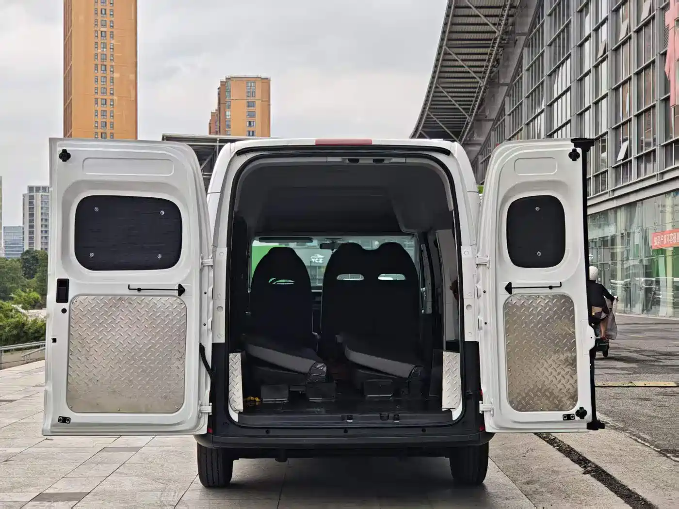 SAIC Maxus Dana V1 2025 2025 Model V1+ Long Wheelbase High Roof Multi-Purpose Edition (62kWh)