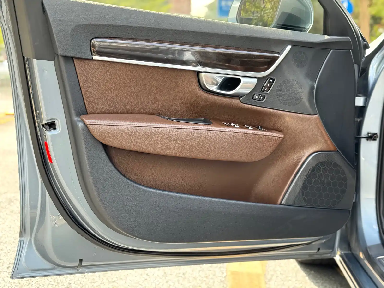 صورة 14 - Volvo S90