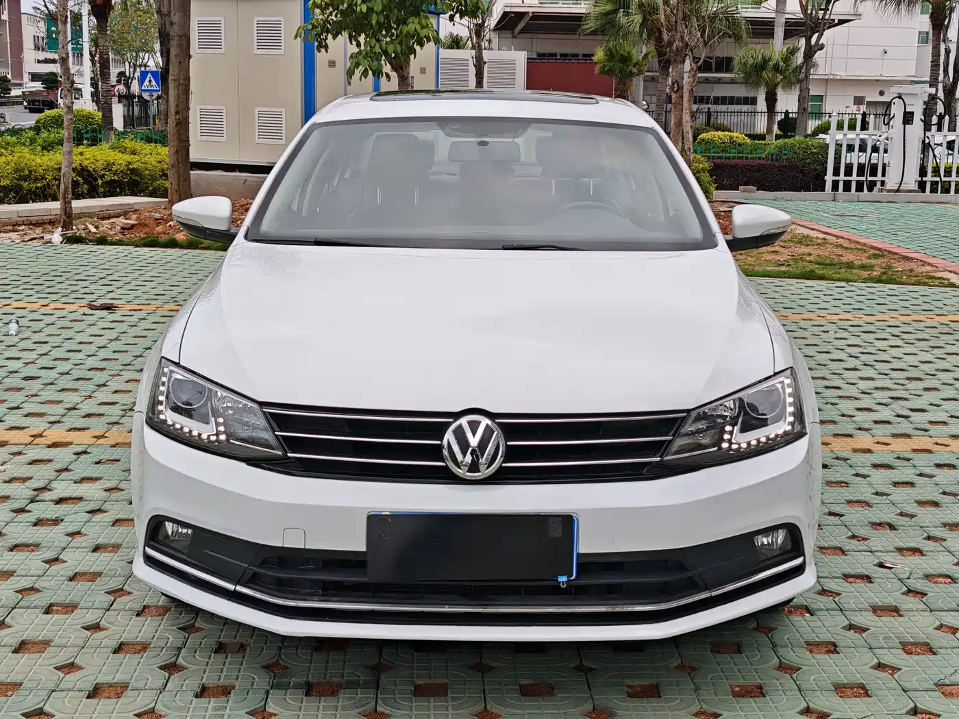 Volkswagen Sagitar 2015 230TSI Automatic Comfort фото 2
