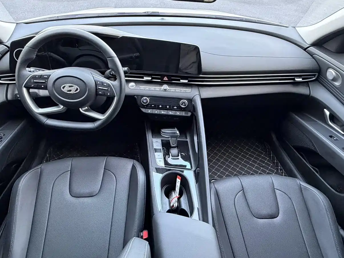 Hyundai Elantra 2023 Model 1.5L CVT LUX Premium Edition фото 9