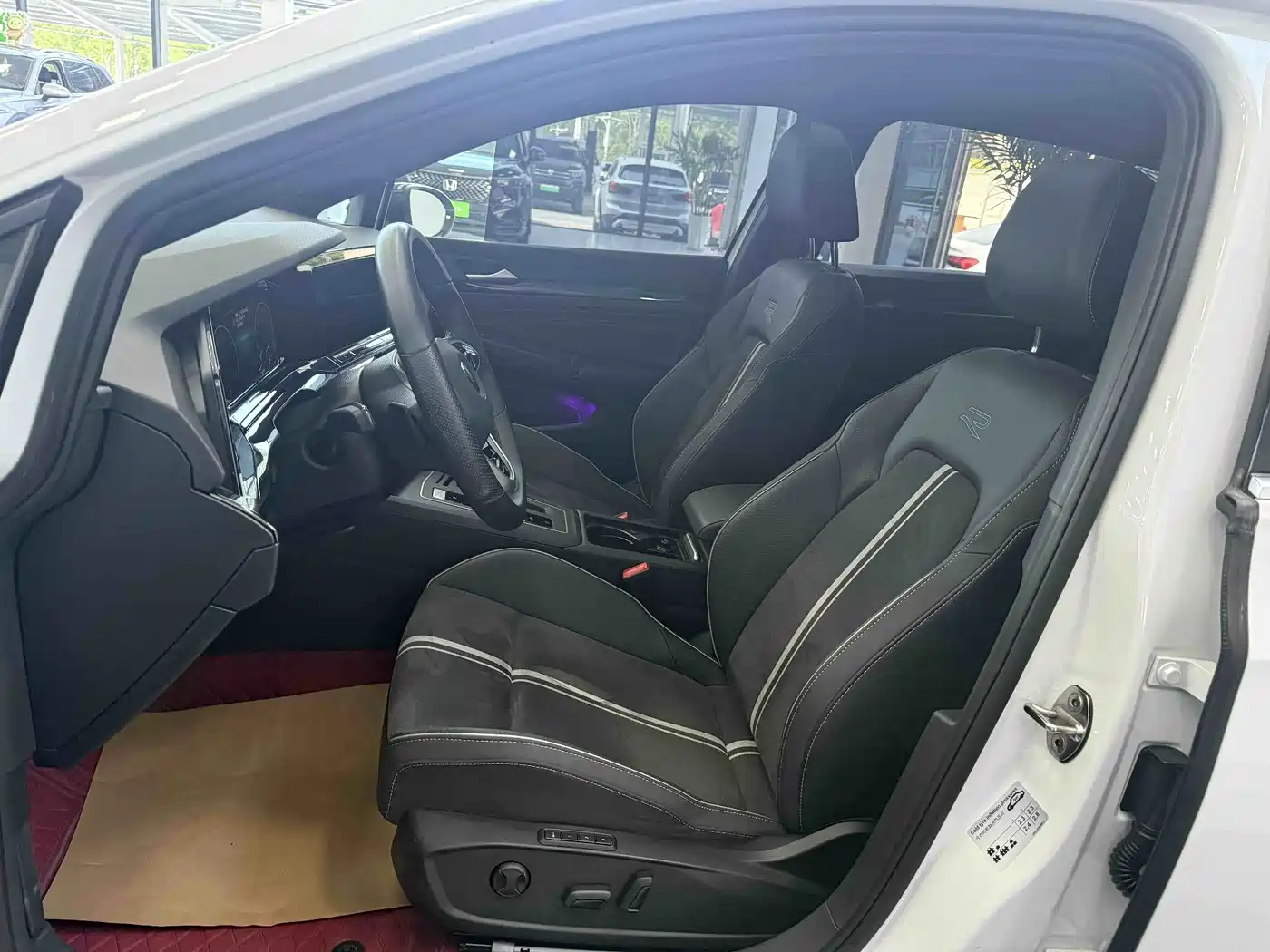 Volkswagen Golf 2023 280TSI DSG R-Line Lite фото 13