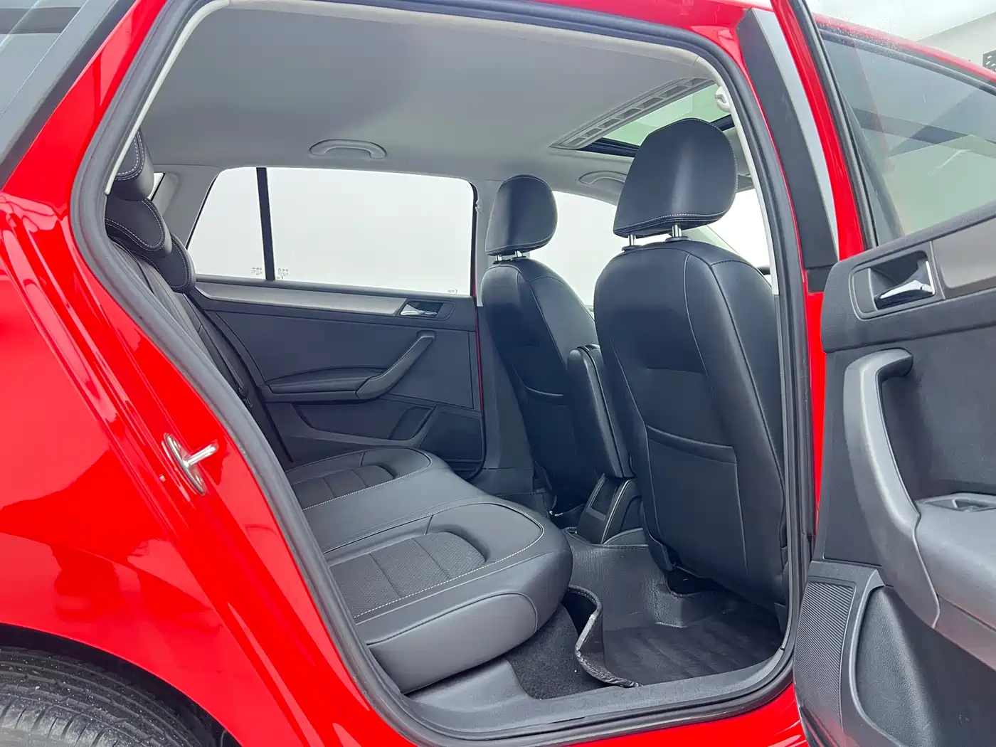 Škoda Skoda Rapid Spaceback 2016 Facelift 1.6L Automatic Innovation Edition фото 10