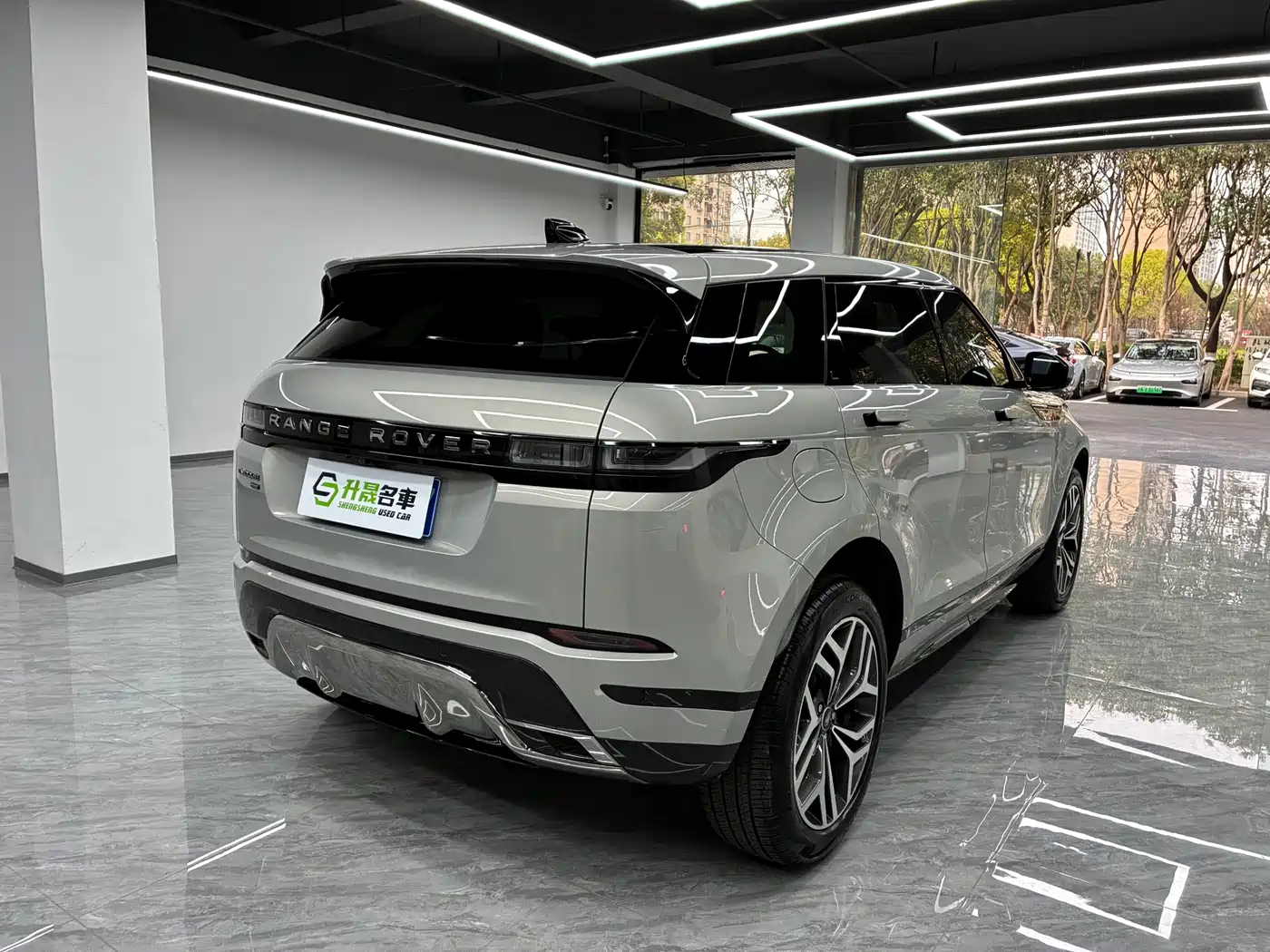 Land Rover Range Rover Evoque 2022 Facelift Range Rover Evoque L 249PS R-Dynamic Luxury фото 9