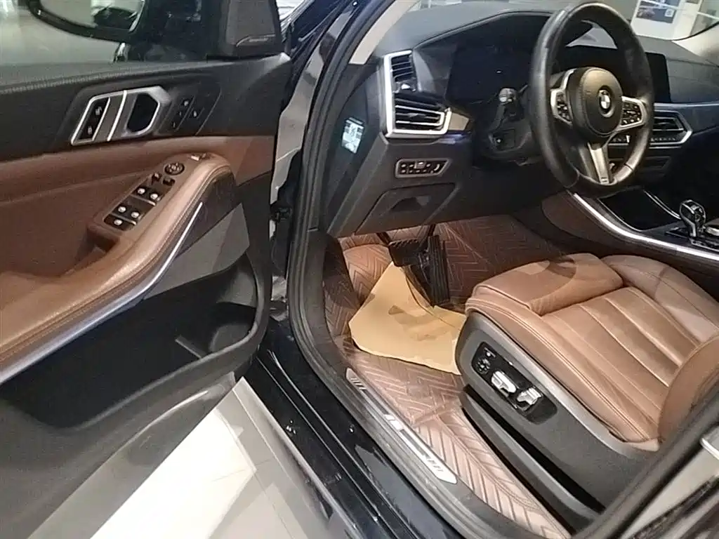 BMW X5 (Import) 2019 xDrive40i Exclusive M Sport Package фото 16