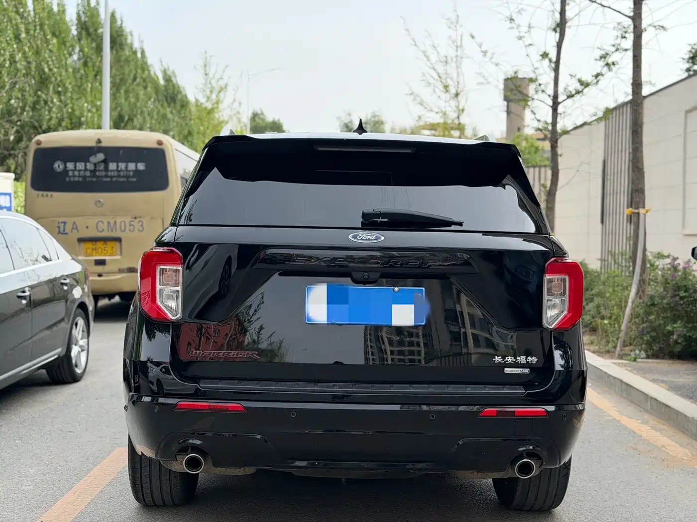 Photo 5 - Ford Explorer