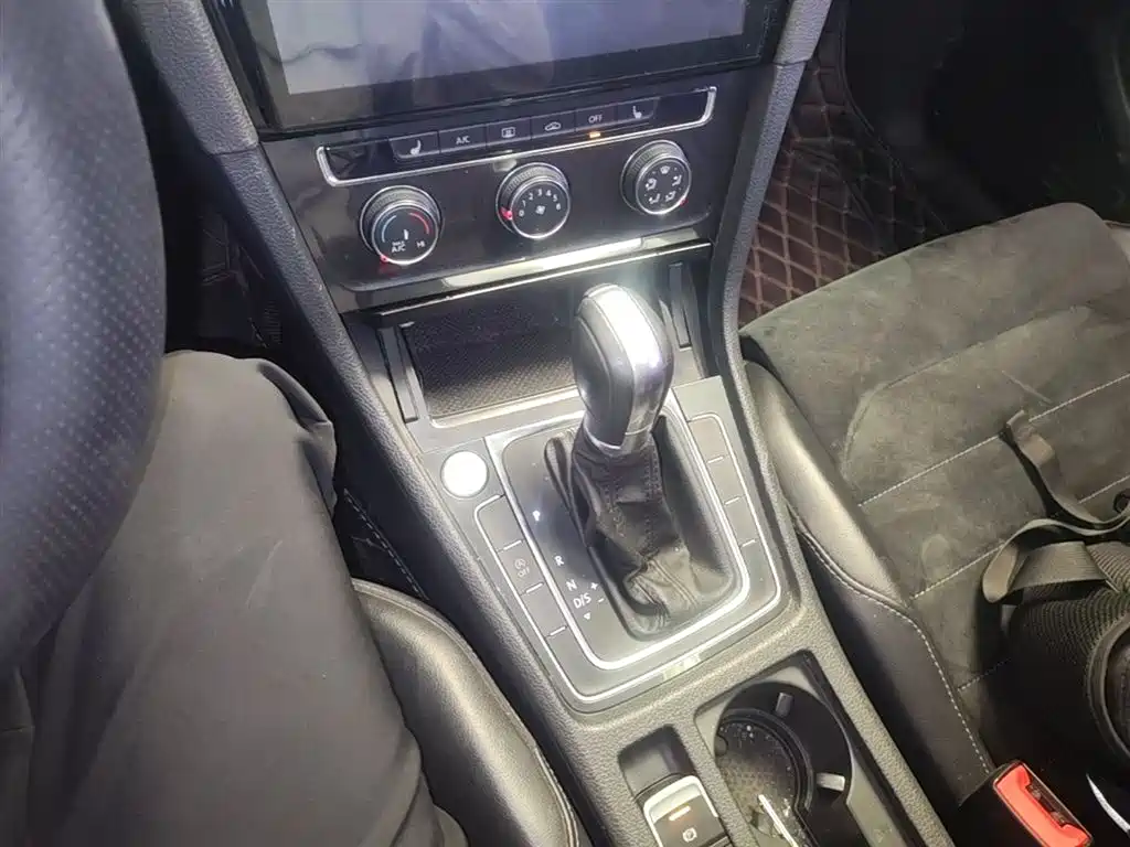 Volkswagen Golf 2018 230TSI Automatic Luxury фото 14