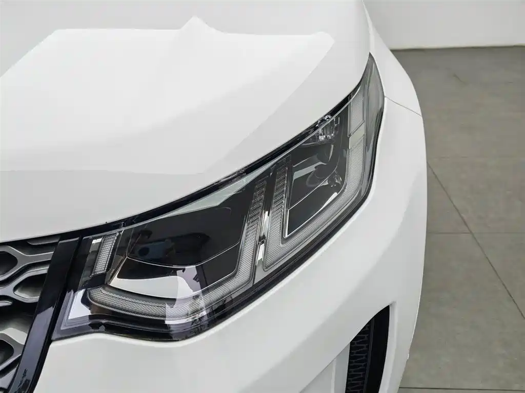 LAND ROVER DISCOVER NEW ENERGY SOURCES FOR SPORTS