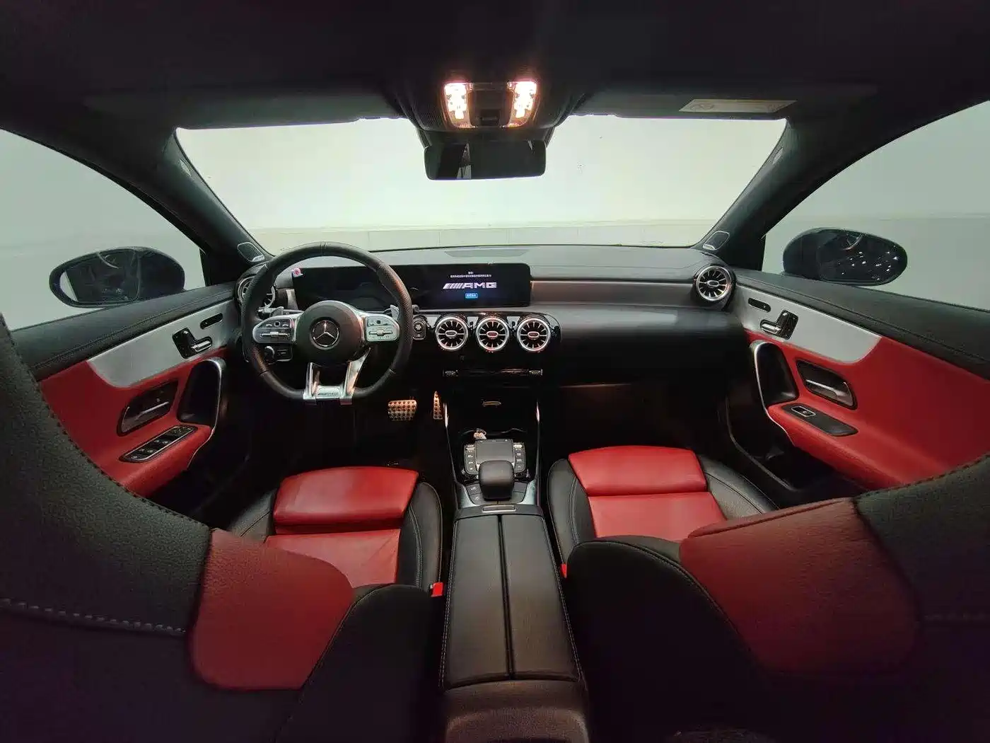 Mercedes-Benz A-Class AMG (Import) 2020 AMG A 35 4MATIC фото 6