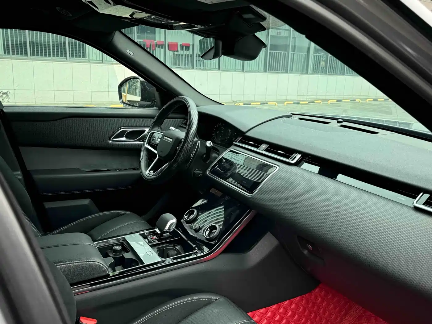 Land Rover Range Rover Velar 2021 P250 Gloss Black Collector's Edition фото 10