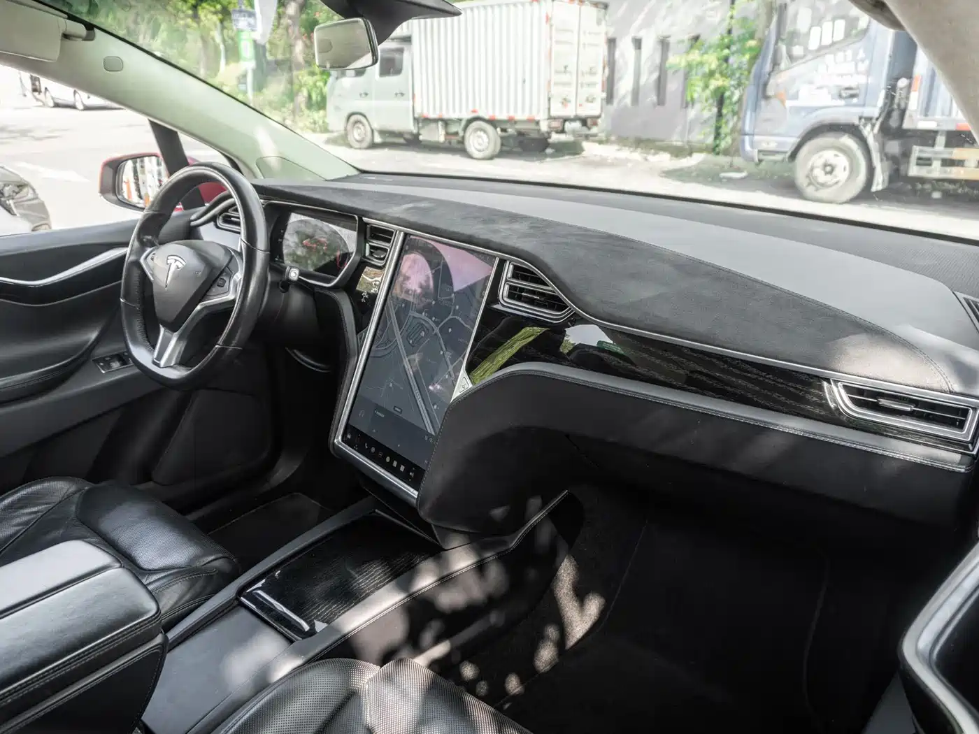 TESLA MODEL X