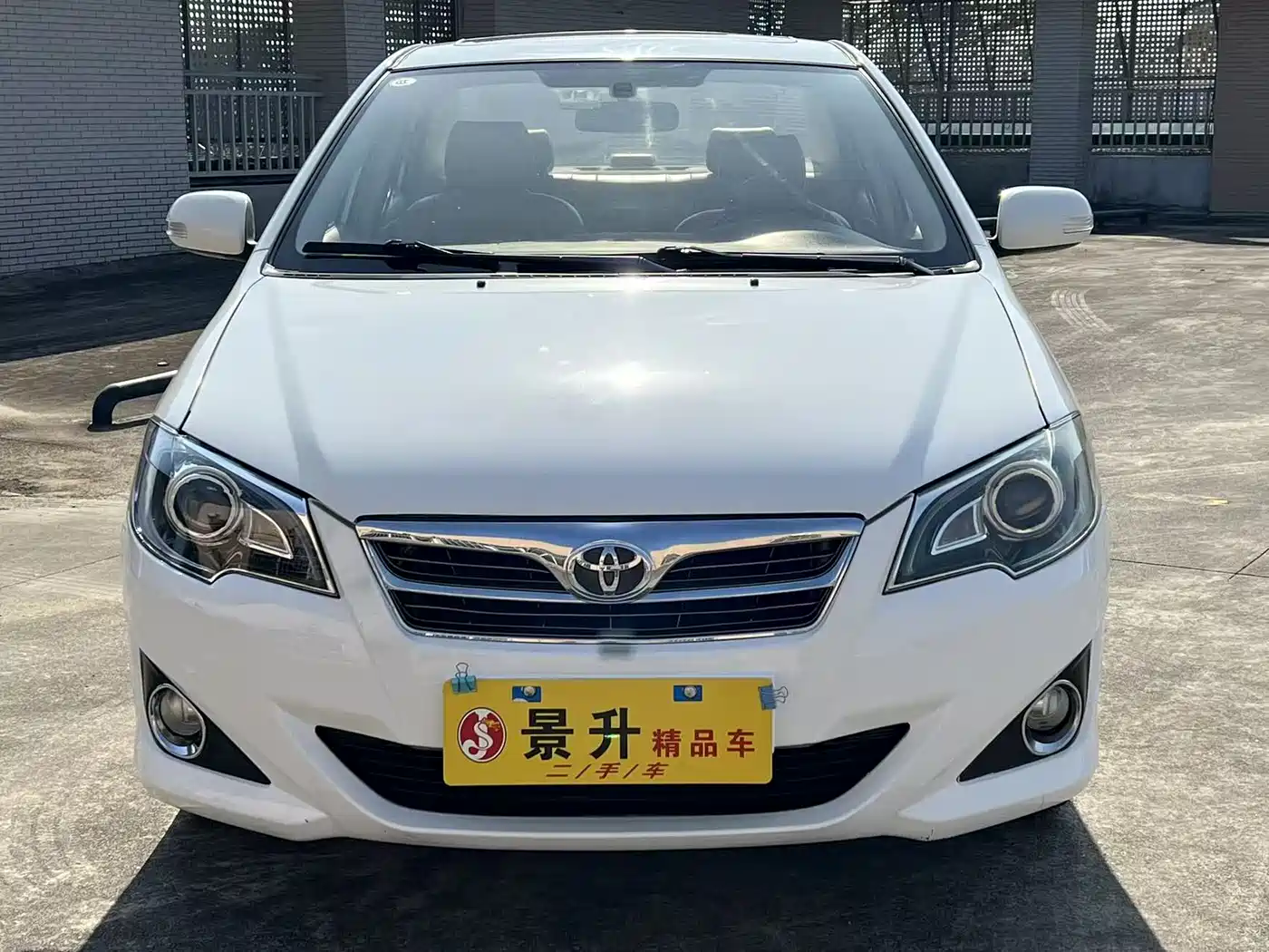 Toyota Corolla 2013 1.6L Automatic Luxury фото 2