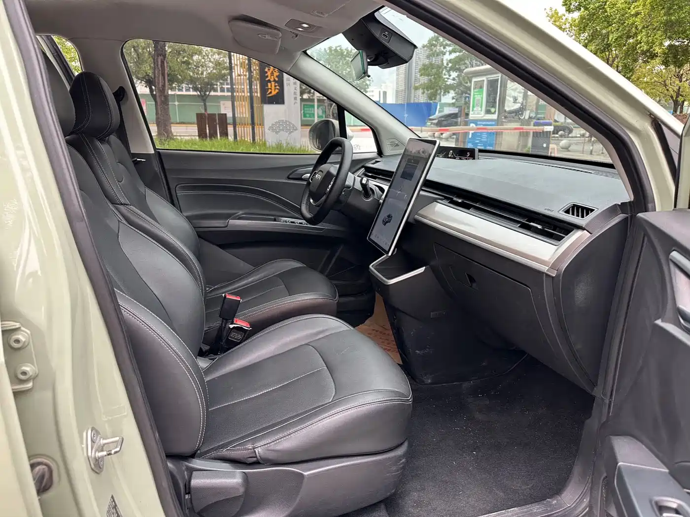 Nezha Auto Nezha V 2022 2021 Long Range Intelligent Edition