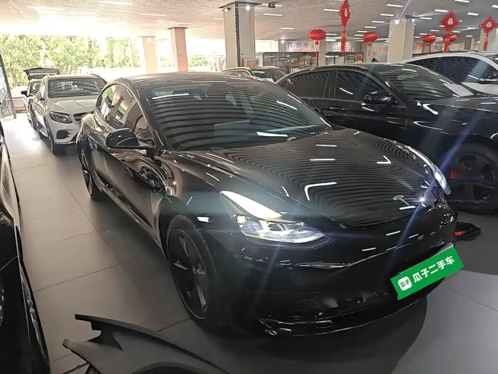 Фото 4 - Tesla Model 3