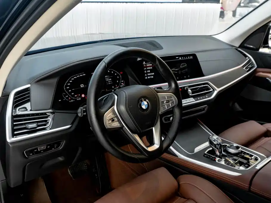 Фото 23 - BMW X7