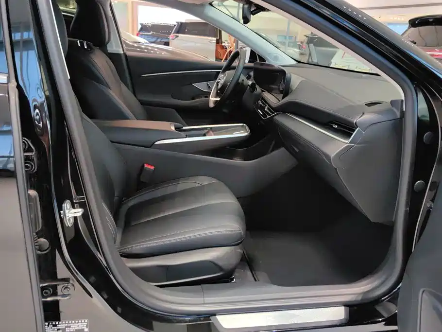 Photo 8 - Buick LaCrosse