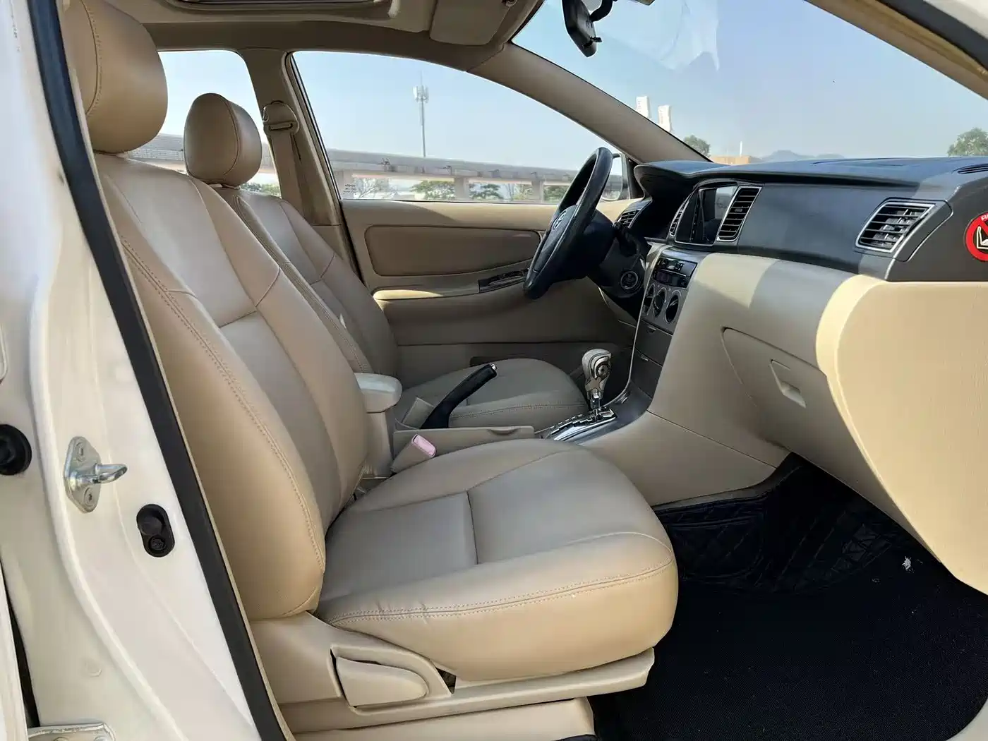 Toyota Corolla 2013 1.6L Automatic Luxury фото 13