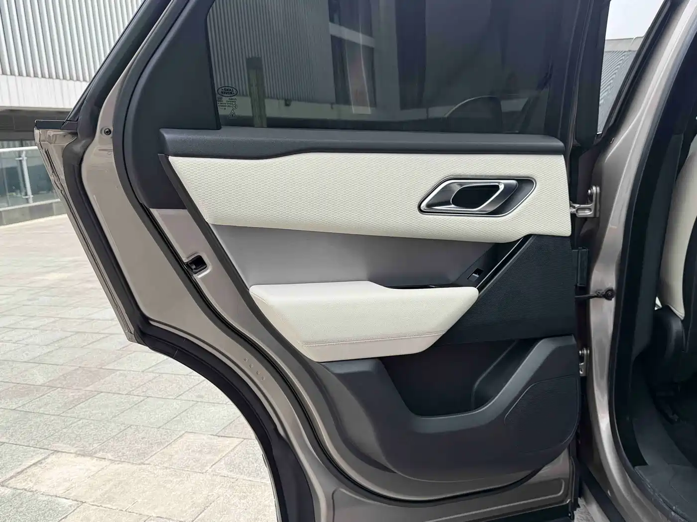 Land Rover Range Rover Velar 2021 P250 Gloss Black Collector's Edition фото 8