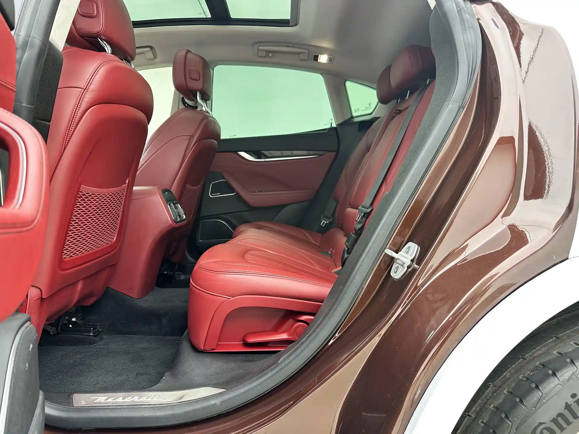 Фото 8 - Maserati Levante