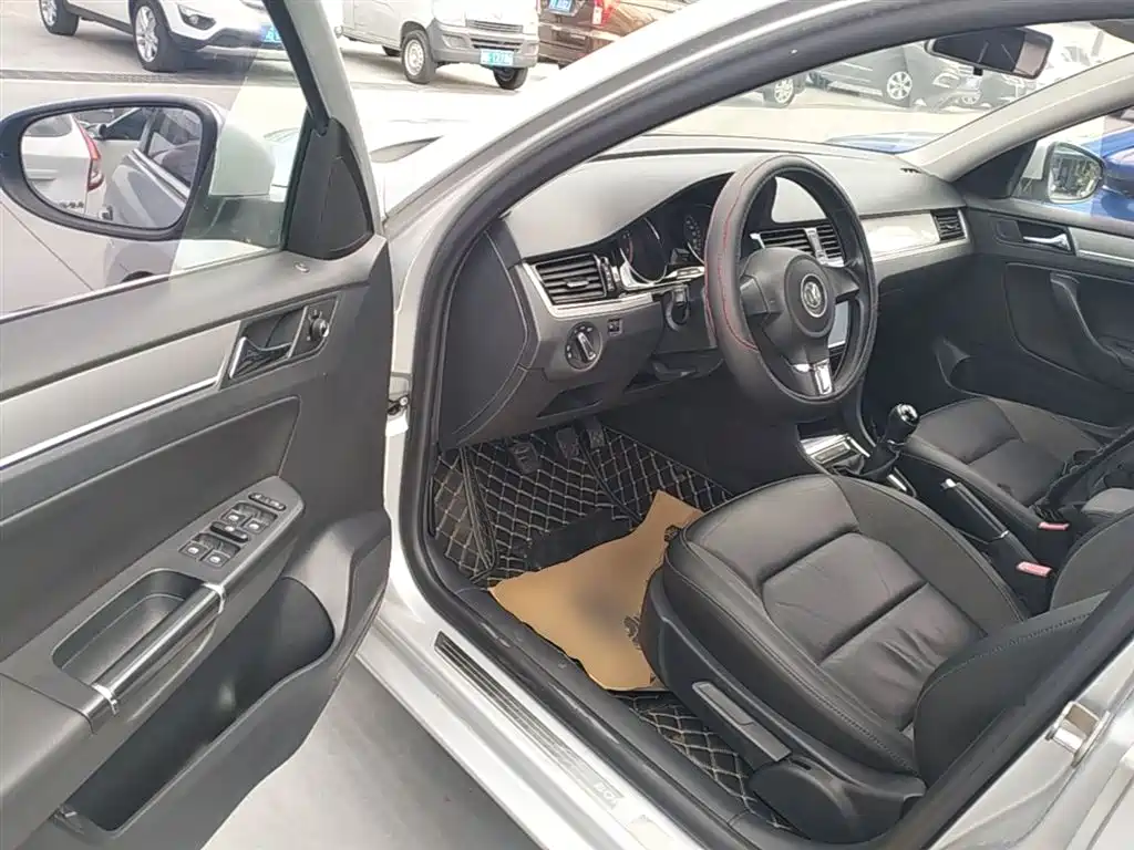 Volkswagen Bora 2014 1.6L Manual Comfort Edition фото 16