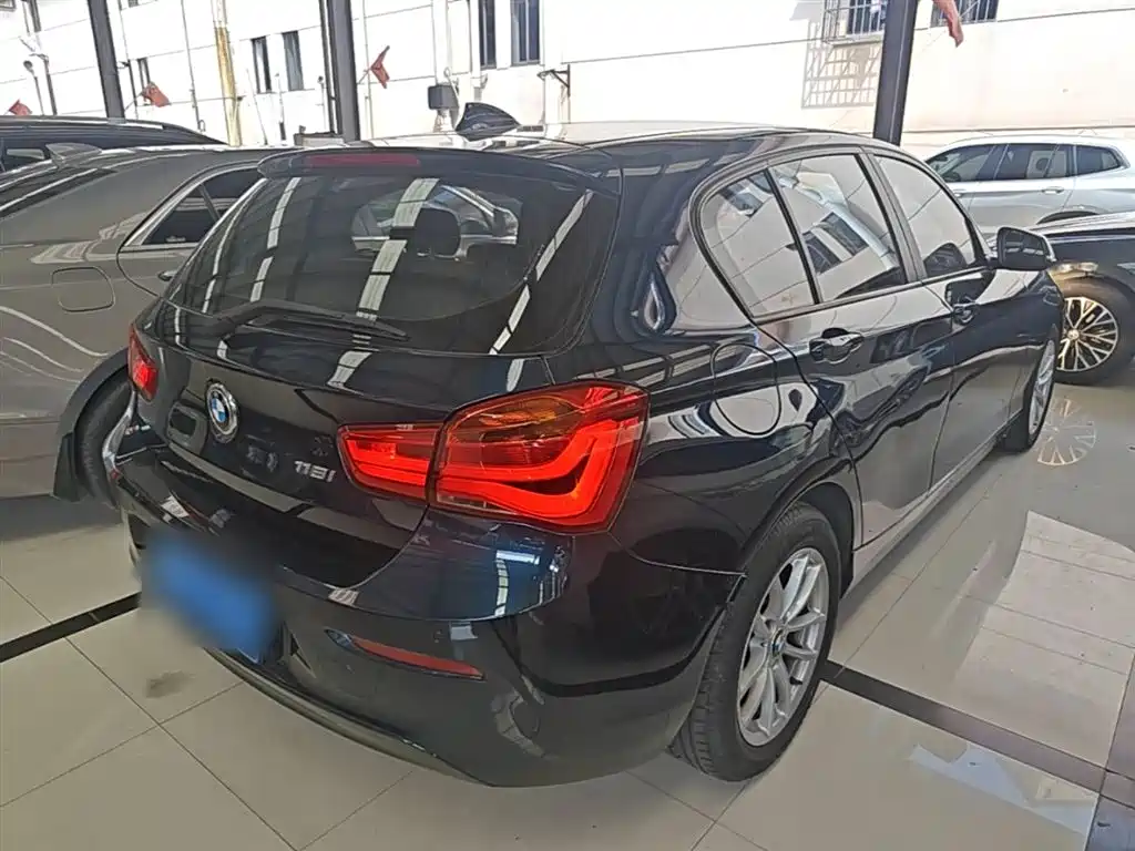 BMW 1 Series (Import) 2016 118i Leading фото 7