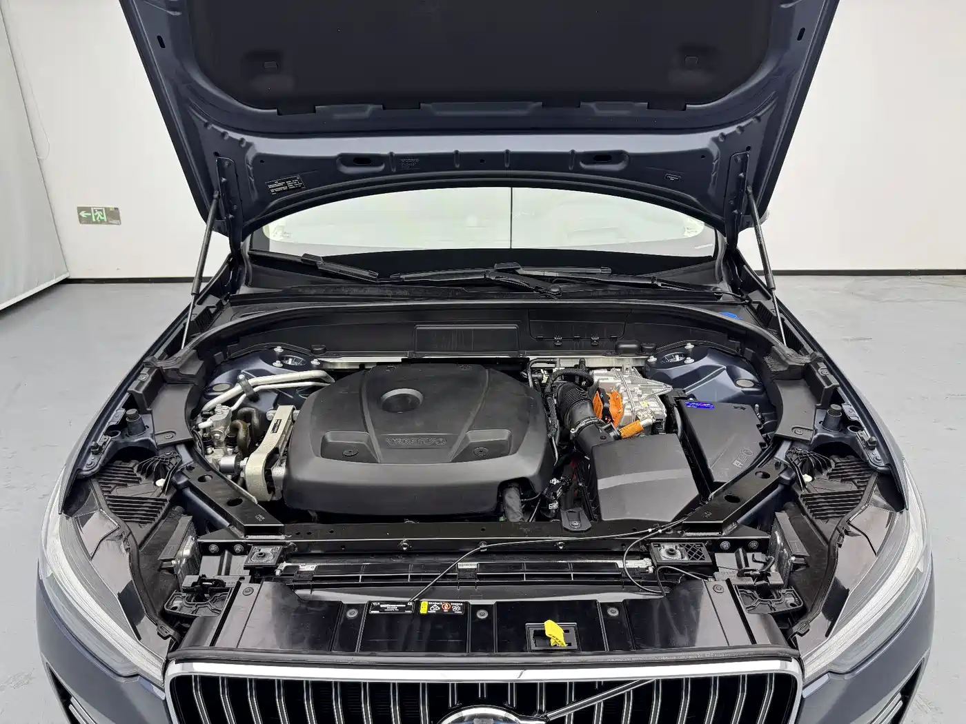 Photo 11 - Volvo XC60 Plug-in Hybrid