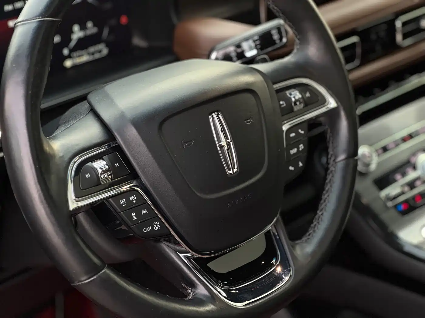 LINCOLN NAVIGATOR (IMPORT)