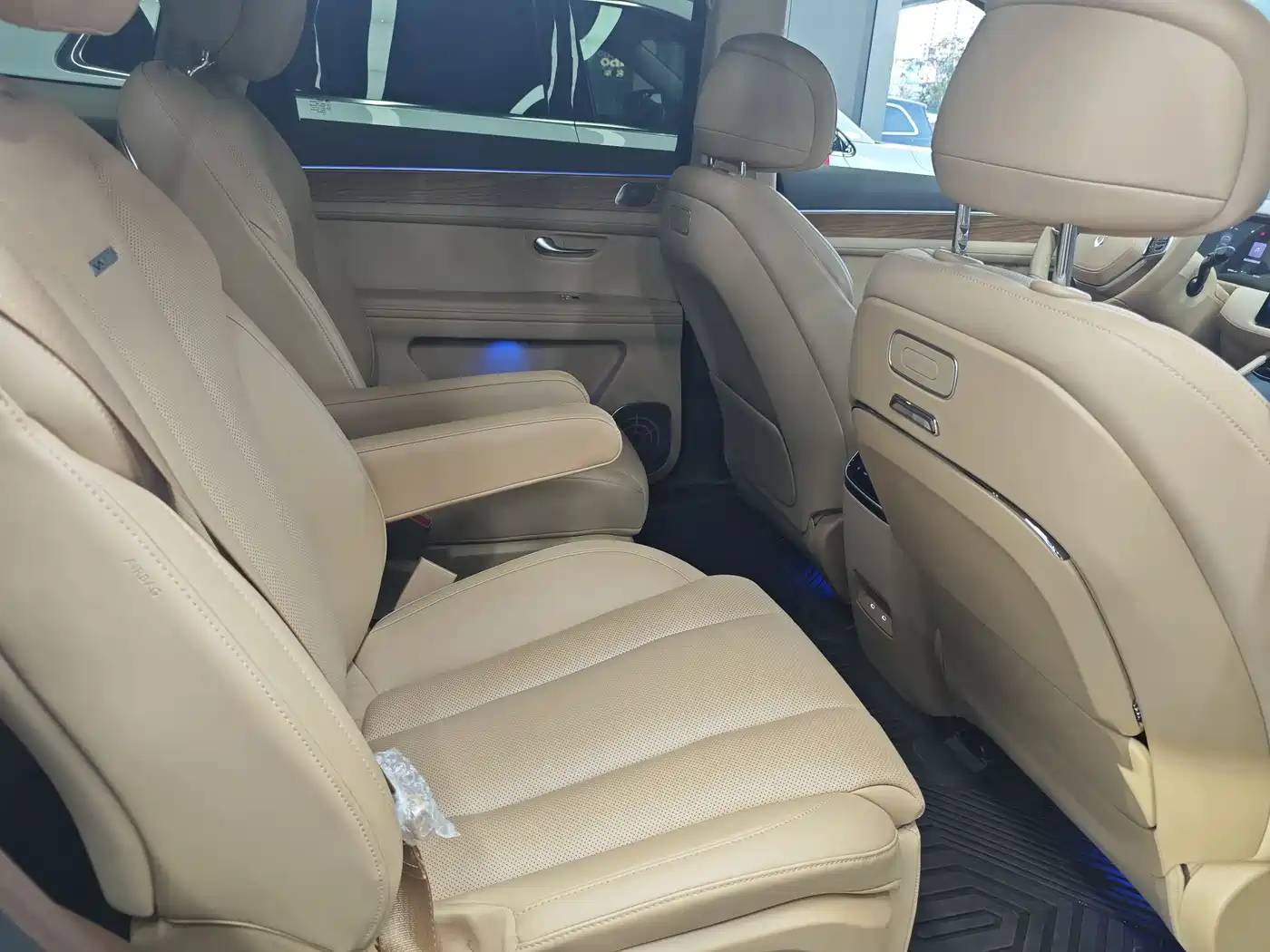AITO Wenjie AITO M7 2024 1.5T Smart AWD Max Edition 5-Seater фото 15
