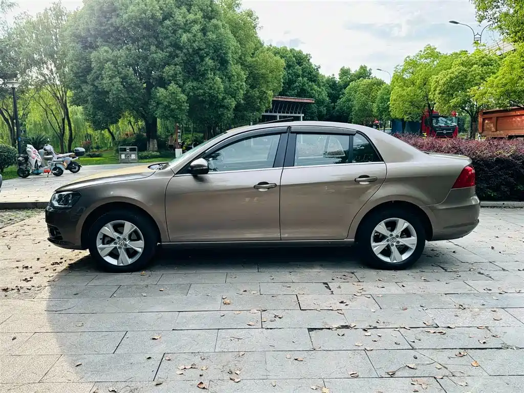 Volkswagen Bora 2014 1.6L Automatic Comfort Edition фото 15