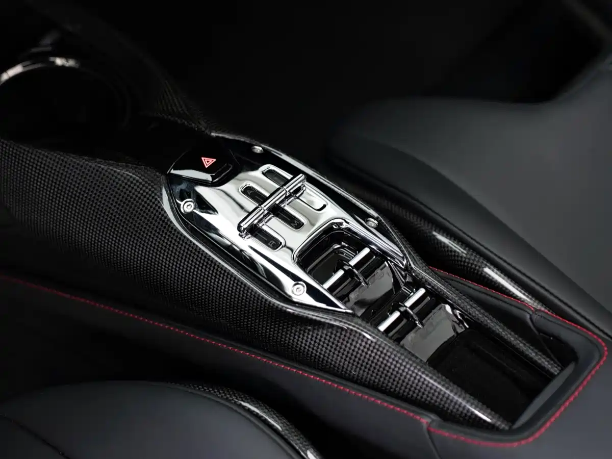 Ferrari SF90 2025 2021 3.9T V8 Spider