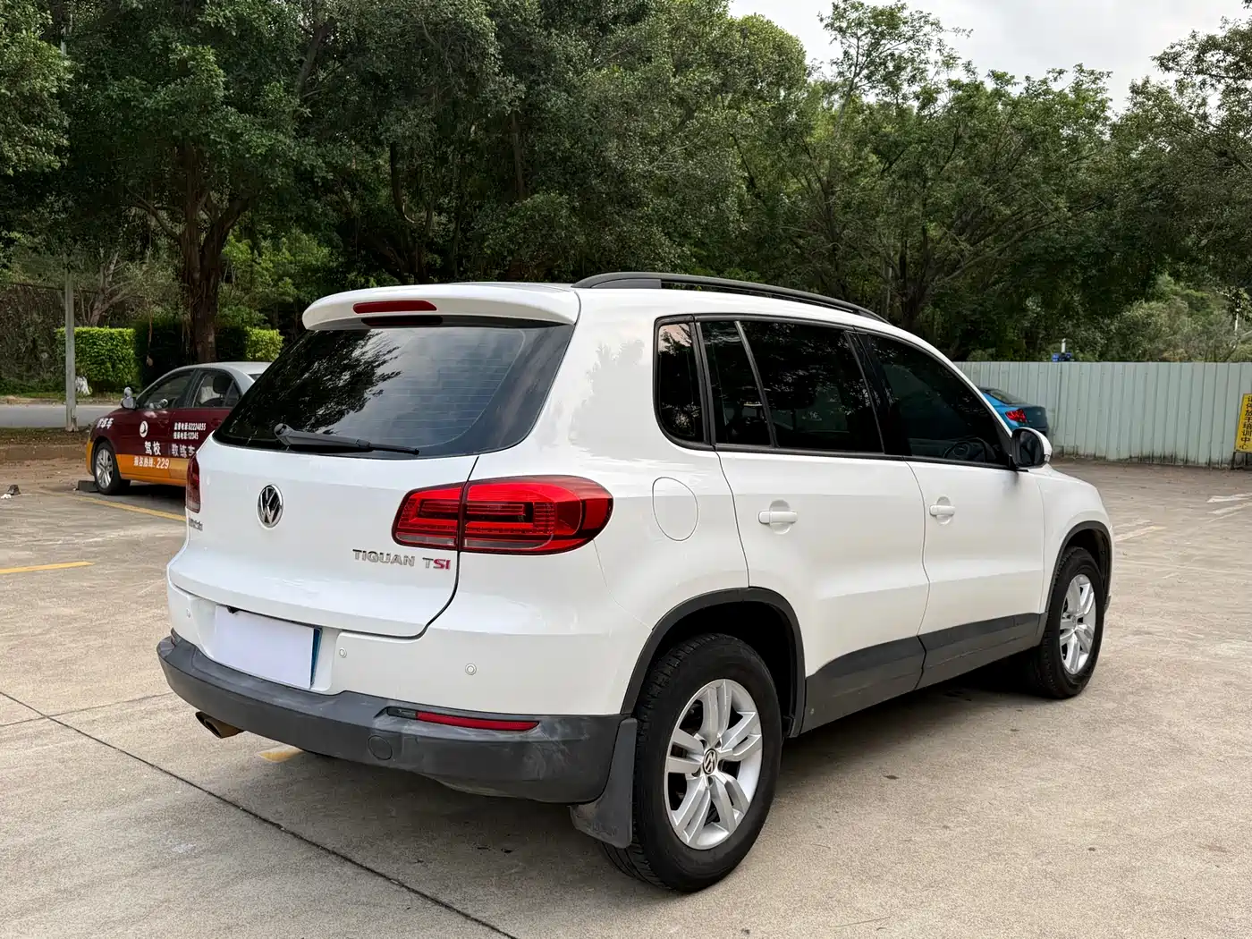 Volkswagen Tiguan 2015 1.8TSI Automatic 2WD Trendline фото 9