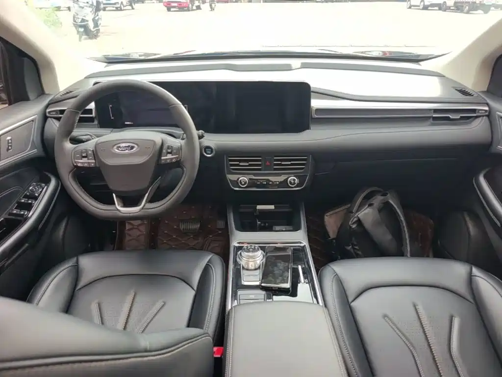 Ford Edge 2022 2021 PLUS EcoBoost 245 FWD Platinum Sharp 5-seater
