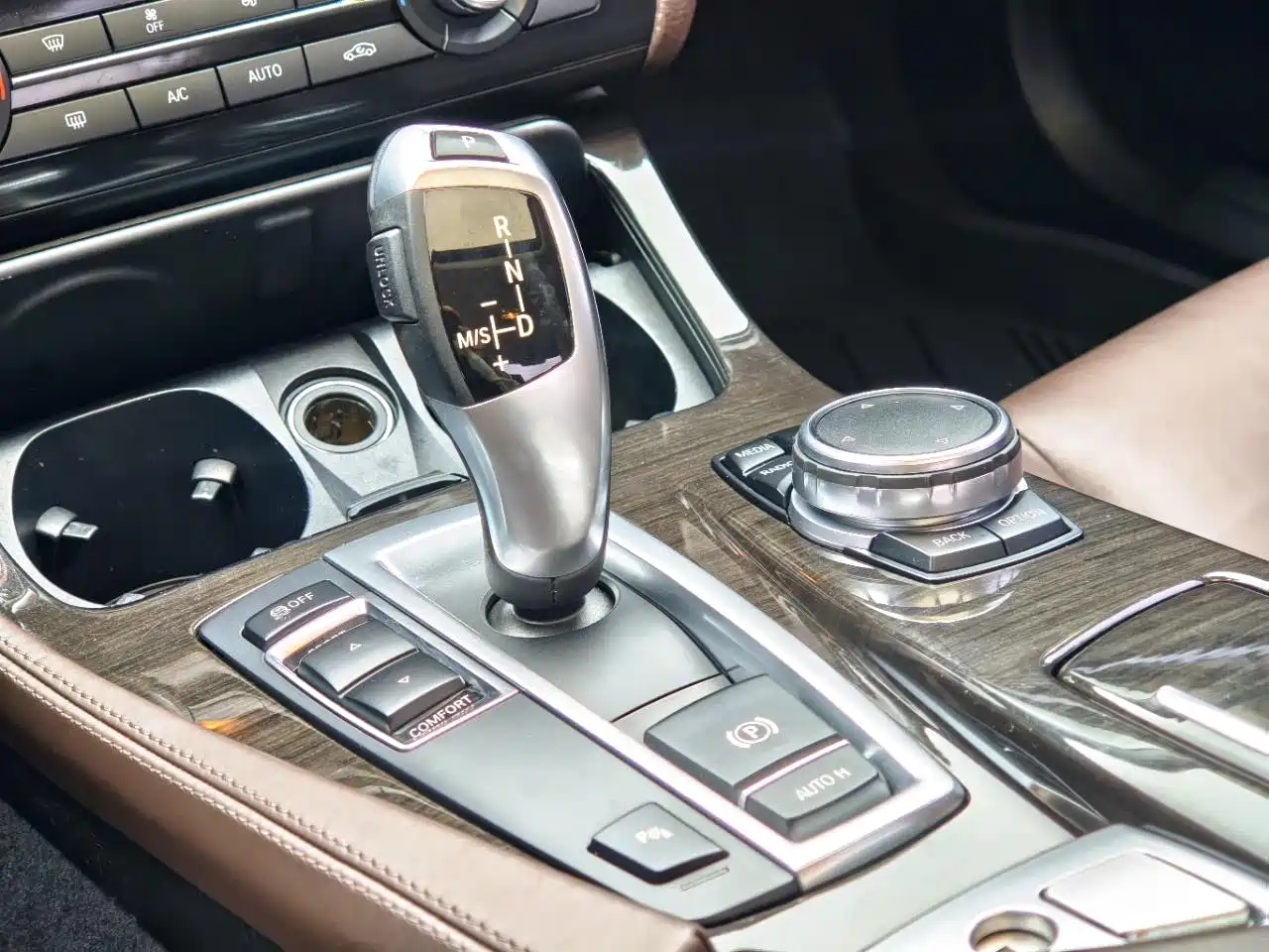 BMW 5 Series 2017 525Li Luxury Design Package фото 9