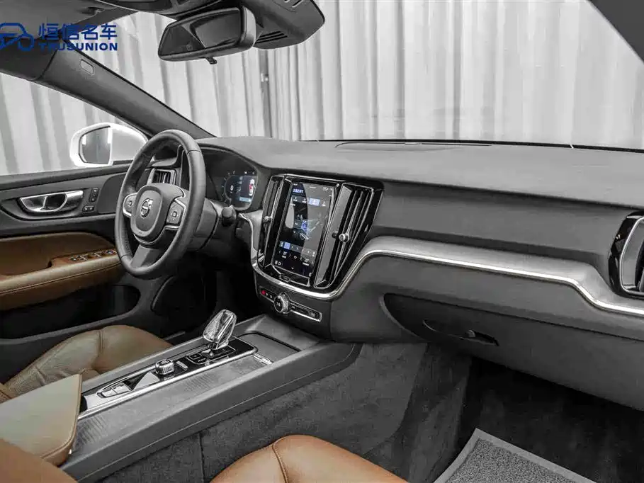 Volvo S60 2024 2025 B4 Smart Luxury Edition