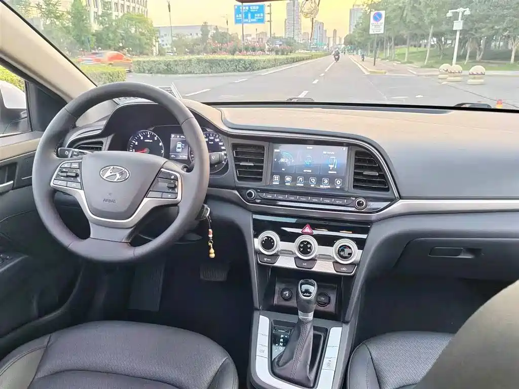 Hyundai Elantra 2020 1.5L CVT Smart Style·Elite фото 6