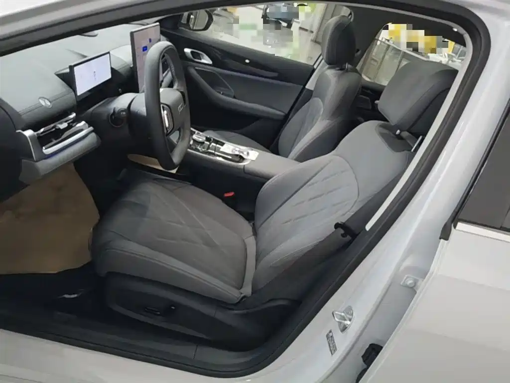 Geely Galaxy Galaxy A7 2025 EM-i фото 15