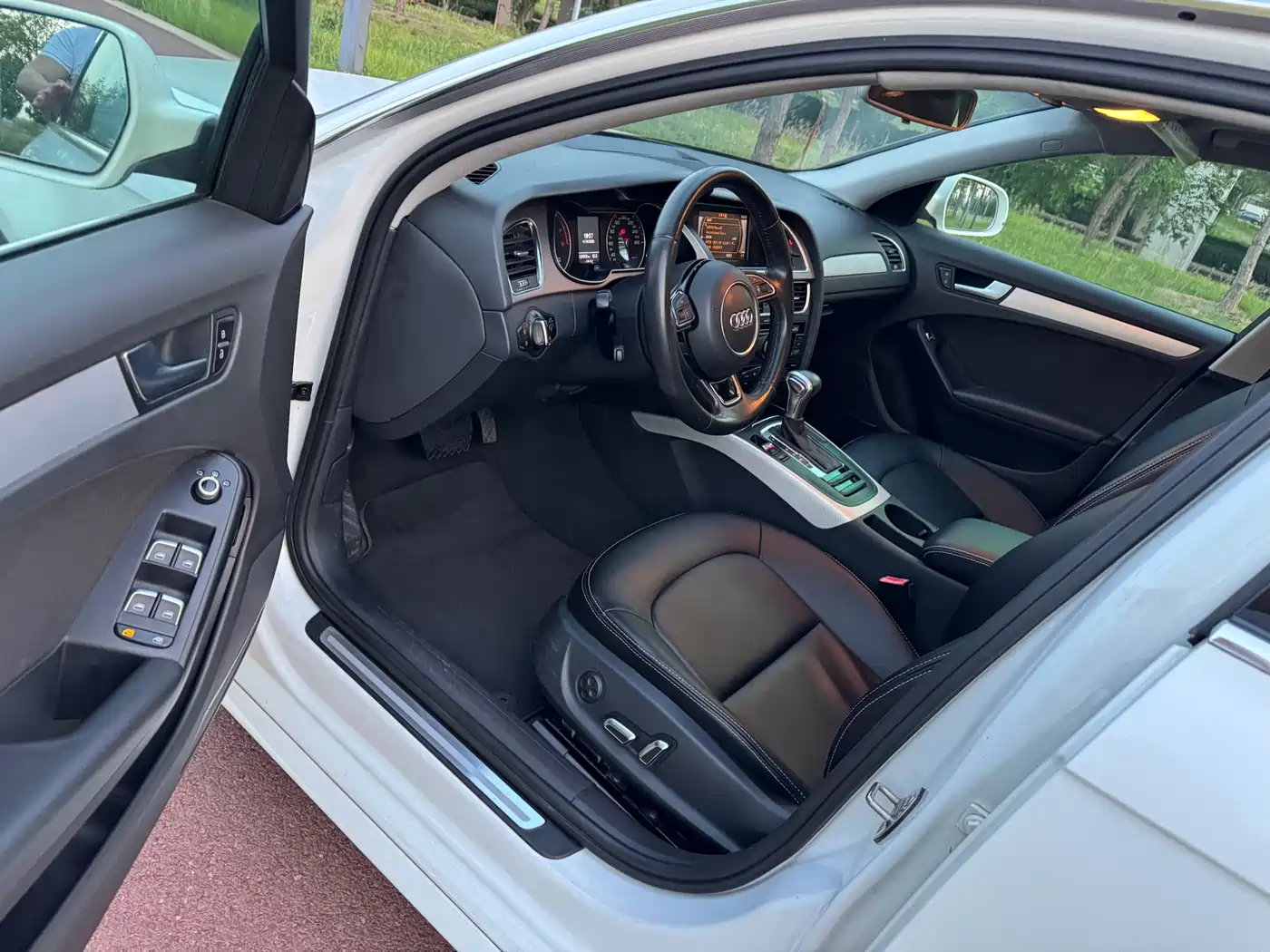 Audi A4L 2013 35 TFSI Automatic Comfort фото 3