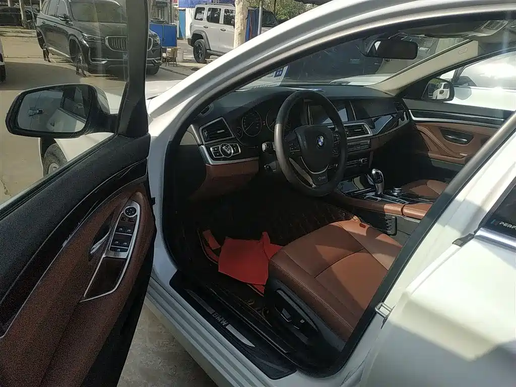 BMW 5 Series 2017 520Li Classic Edition фото 16