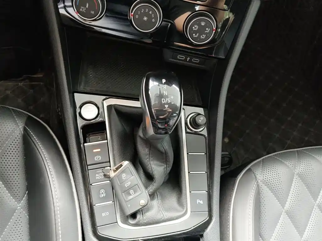 Volkswagen Sagitar 2023 300TSI DSG Surpassing Edition фото 14