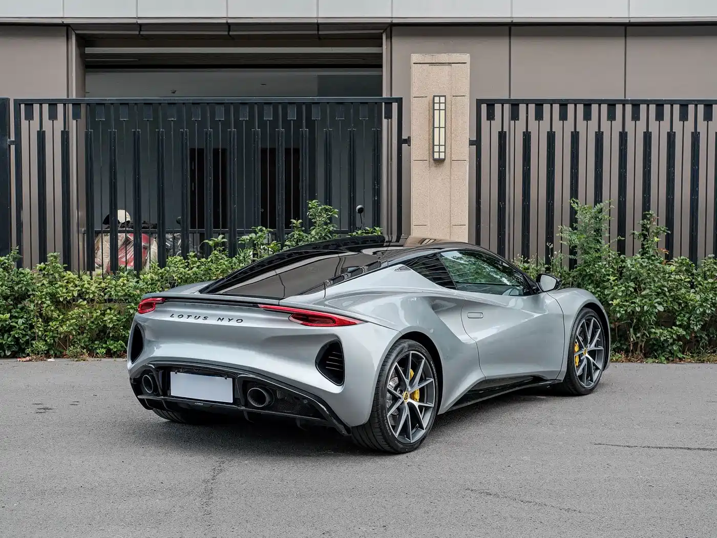Lotus Cars EMIRA 2021 2.0T DCT First Edition фото 7