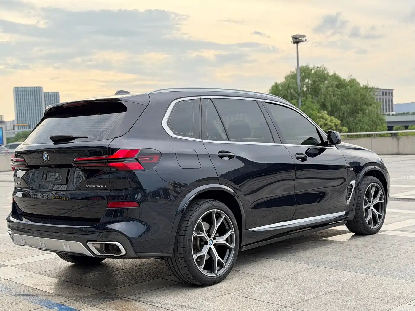 BMW X5 2023 xDrive 30Li Premium M Sport Package фото 5