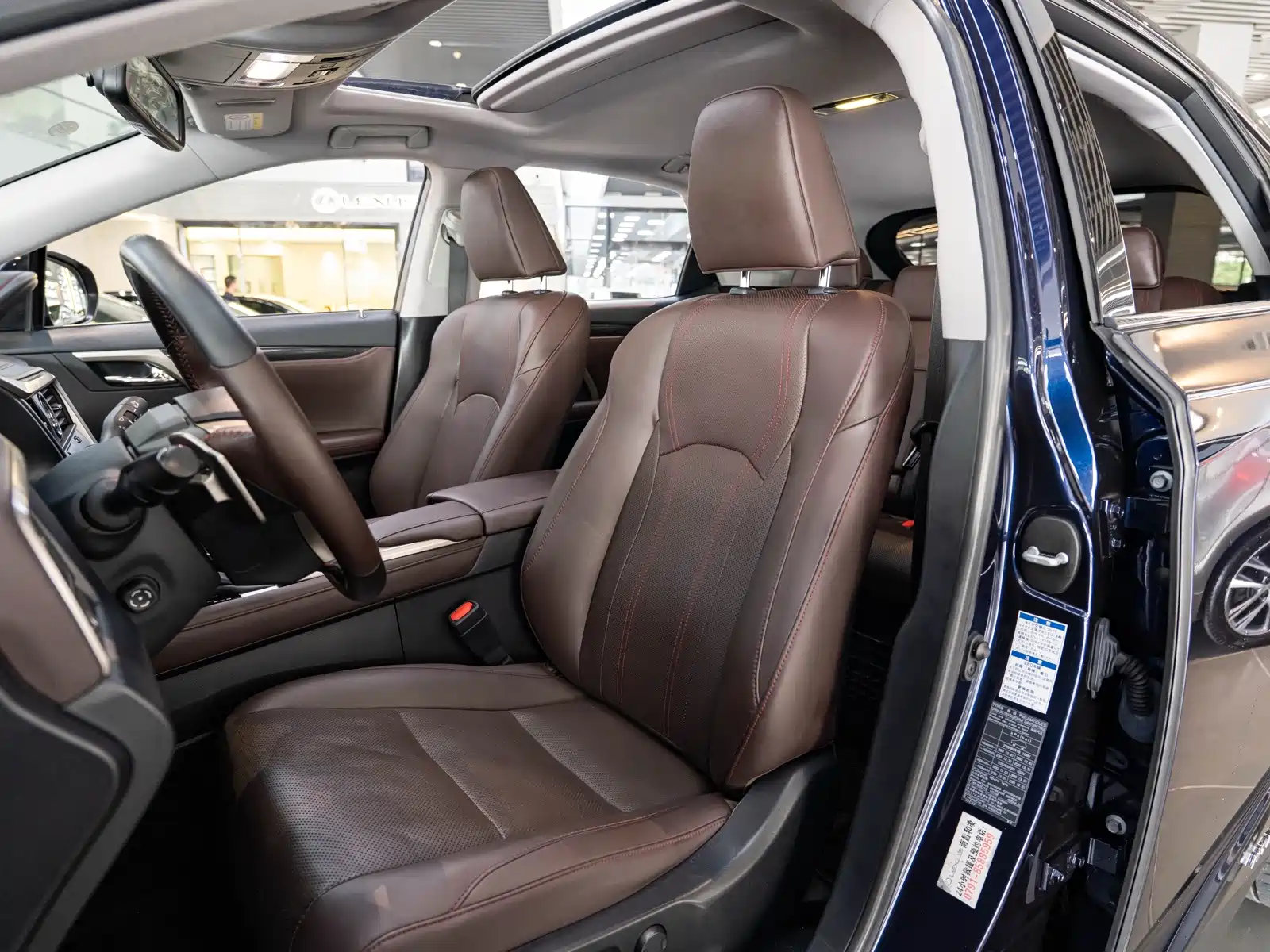 Фото 11 - Lexus RX