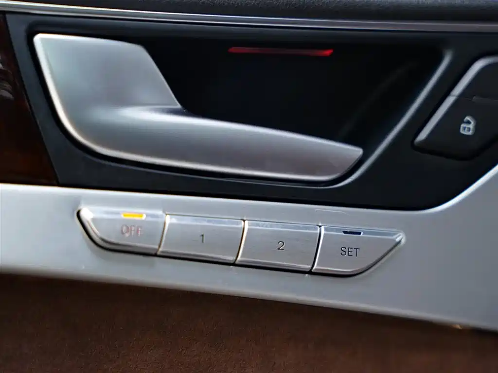 Audi A8 2013 A8L 6.3 FSI W12 quattro Flagship фото 29