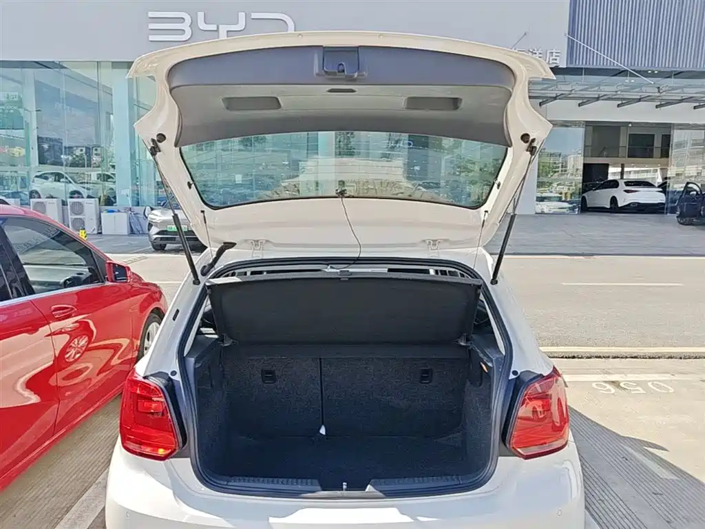 Volkswagen Polo 2014 1.6L Automatic Comfort Edition фото 19