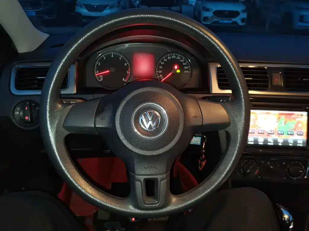 Volkswagen Santana 2015 1.6L Automatic Comfort Edition фото 11