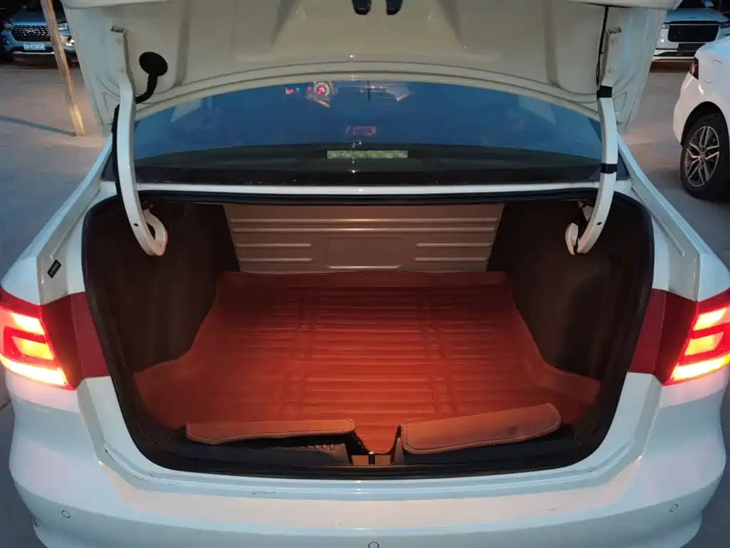 Volkswagen Santana 2015 1.6L Automatic Comfort Edition фото 19