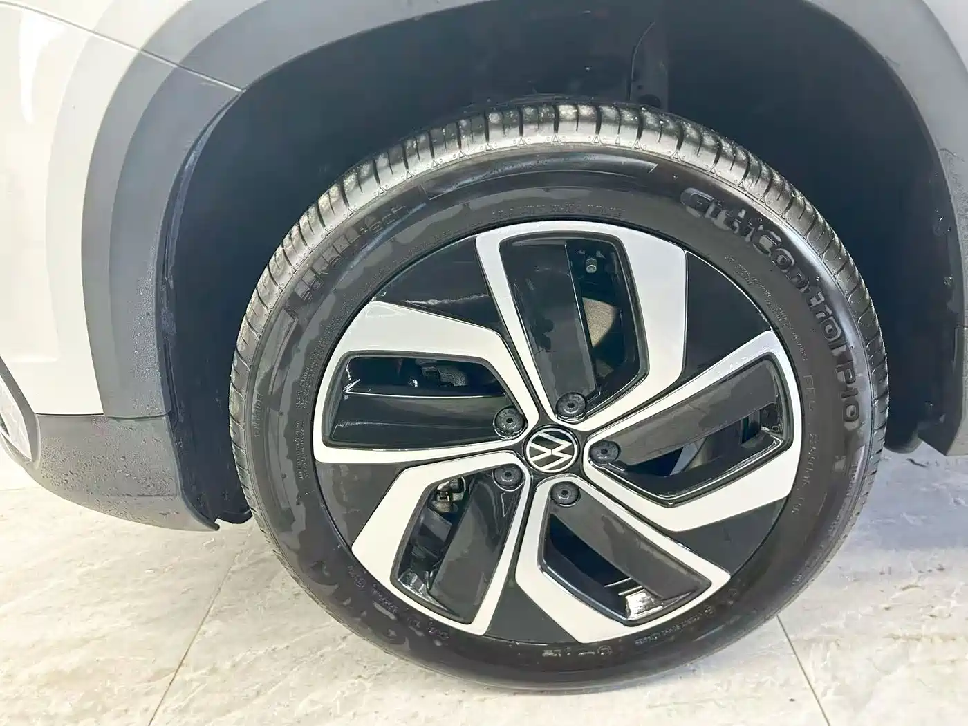 Volkswagen Tharu 2026 2024 300TSI 2WD Full Moon Edition