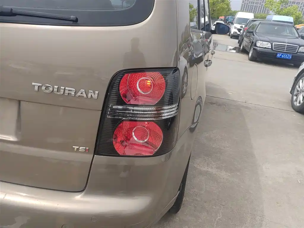 Volkswagen Touran 2015 1.4T DSG Comfort Edition 5-seater фото 24
