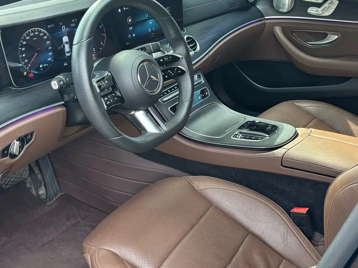 صورة 8 - Mercedes-Benz E-Class