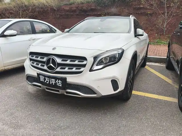 MERCEDES-BENZ GLA